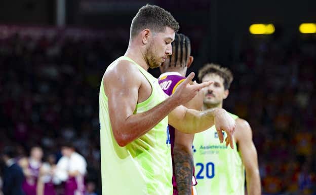 Joel Parra durante el partido ante el Hiopos Lleida. ACB MEDIA