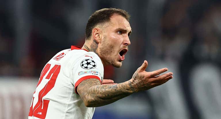 David Raum durante un partido con el Leipzig.