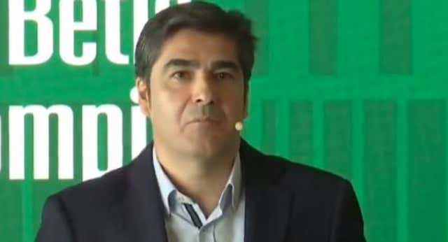 El Betis hace autocrítica tras el derbi: «Creo que no fue penalti, pero el foco no sólo puede estar en esto»