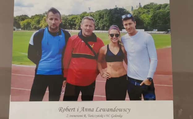 Robert Lewandowski y su esposa Anna, en Agrykola.
