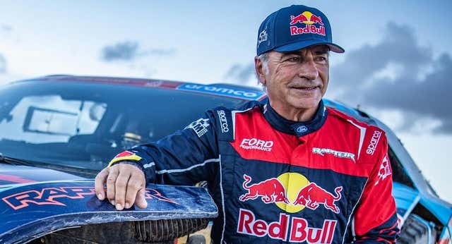 Carlos Sainz desvela la “estresante” situación vivida por su hijo, con el que descarta correr el Dakar: “Él querría ser piloto… y yo también”