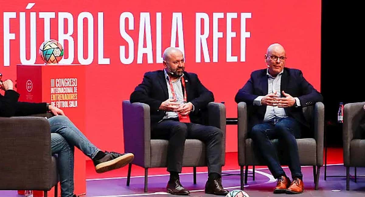 Fede Vidal junto al seleccionador de Portugal, Jorge Braz, en un Congreso de Entrenadores.