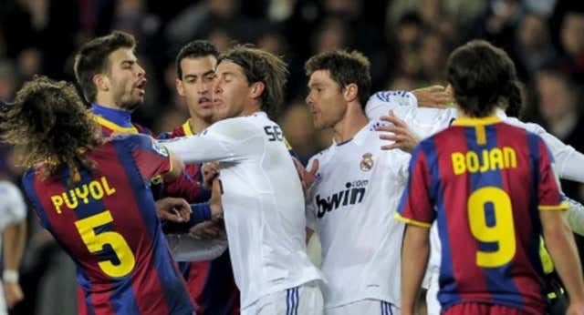 Iniesta desempolva la «desagradable» convivencia en la Selección en los años de Guardiola y Mourinho: «No fue para reírse»