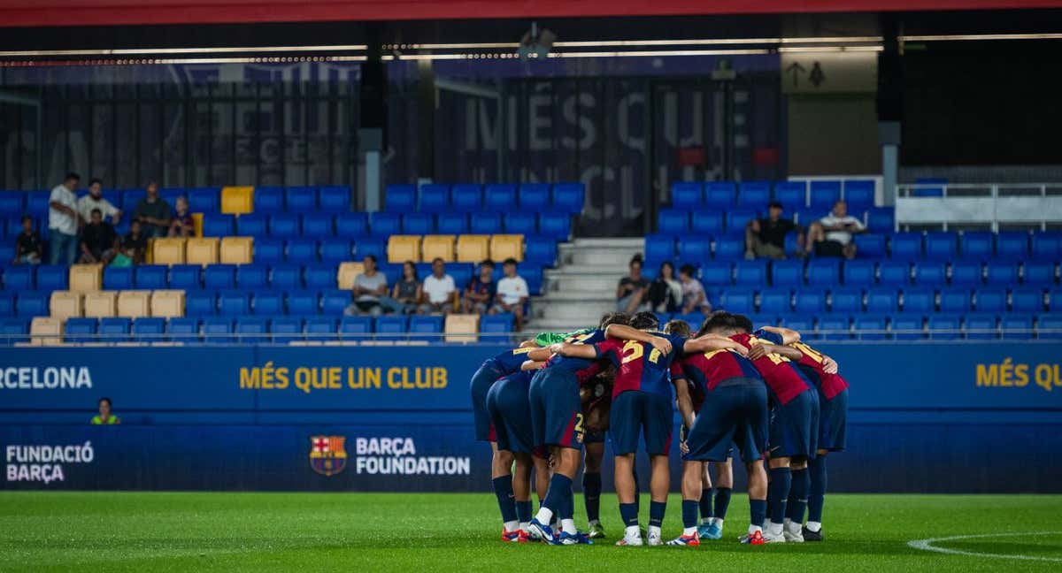El filial del Barcelona aplaza el partido contra la Real Sociedad B por falta de jugadores.