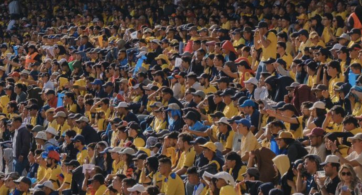 La FIFA sanciona a Ecuador por cánticos homófobos.