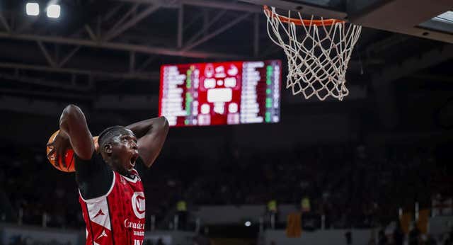 Cómo el ‘caso Bango’ y la negociación con Valencia Basket explican la nueva política de mercado de Casademont Zaragoza