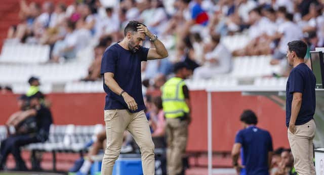 Eder Sarabia vuelve a pedir amarilla para su jugador y el árbitro alucina: “Vino a agradecérmelo”