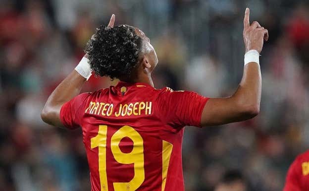 Mateo Joseph celebra uno de sus tres goles.  RFEF