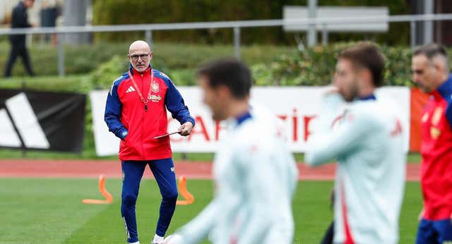 La Selección juega para luchar contra el estado de bajón y 1.600 daneses