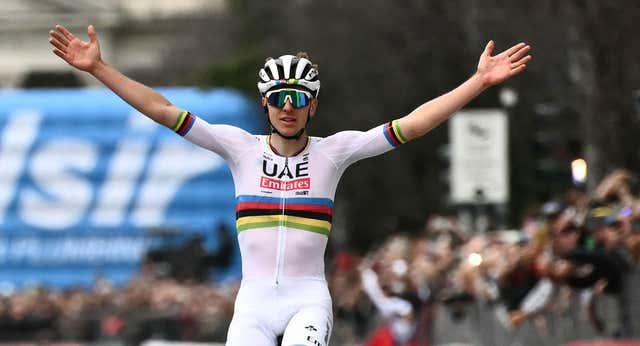 Tadej Pogacar gana en Lombardía y se erige como el mejor deportista del año con otra exhibición