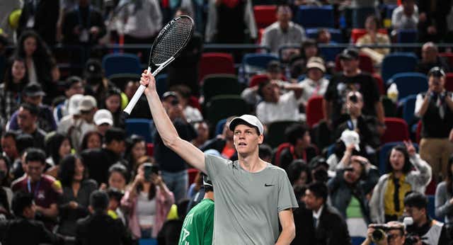 Jannik Sinner doblega a Tomas Machac, verdugo de Alcaraz, y se convierte en el primer finalista en Shanghái