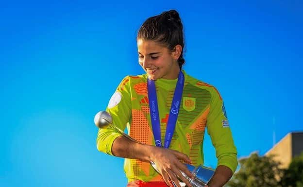 Laia López, portera de la Selección, con el título de campeonas de Europa en 2024.  INSTAGRAM: LAIA LÓPEZ
