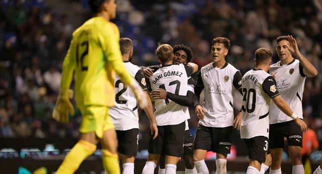 Dani Gómez y el Valencia de los menos habituales remonta para igualar a la México de Javier Aguirre
