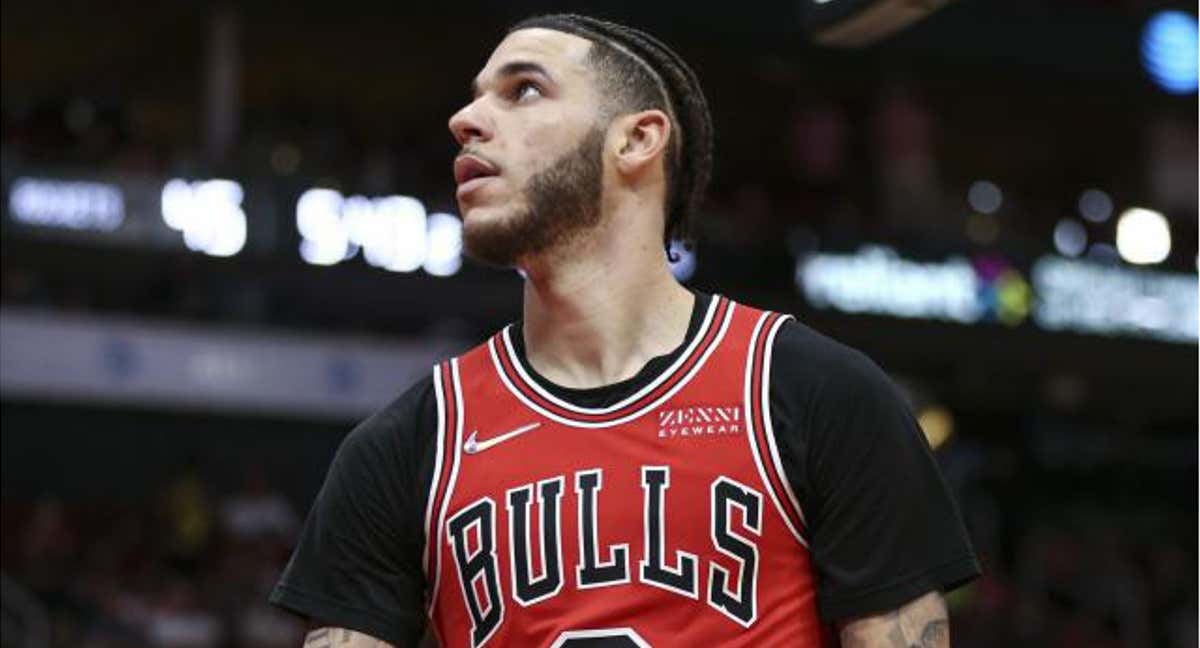 Lonzo Ball durante un partido.