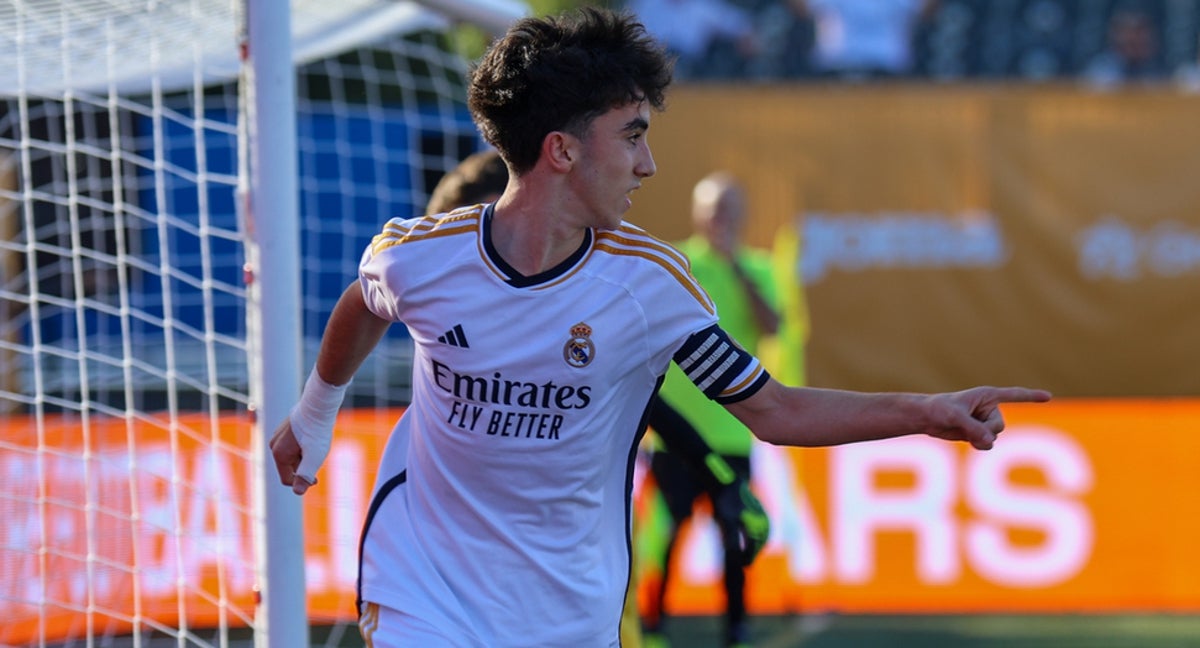 Alberto Ruiz celebra un gol durante un torneo.