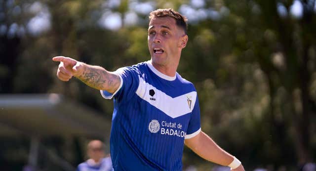 Lucas Pérez tiene un ‘imitador’ en Badalona que protege el romanticismo del fútbol: «No jugaba en césped artificial desde Juvenil B»