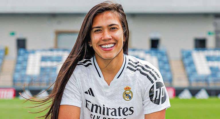 Antonia Silva, jugadora del Real Madrid, durante su presentación tras fichar por el club blanco.