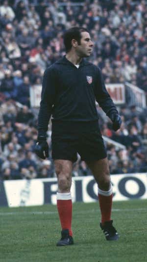 Miguel Reina, con la camiseta del Atlético.