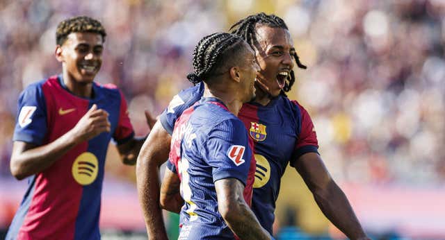 El Kounde que maravilla a Flick entierra la imagen de hace un año: «Nunca antes había tenido un jugador así»