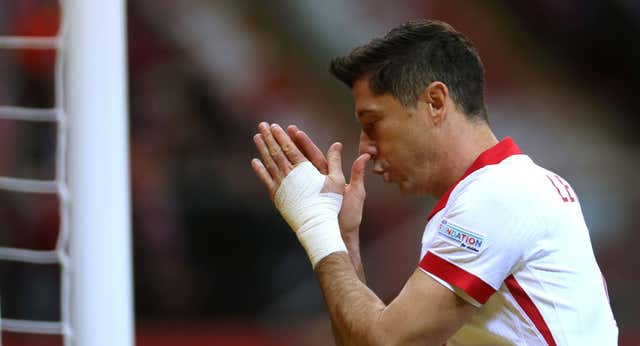 El ‘Virus FIFA’ vuelve a tocar al Barça: Lewandowski juega el Polonia-Croacia pese a tener «una leve lesión»