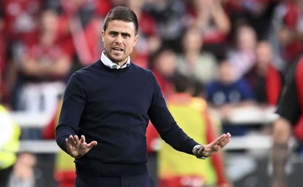 Alessio Lisci en la banda del Plantío LALIGA