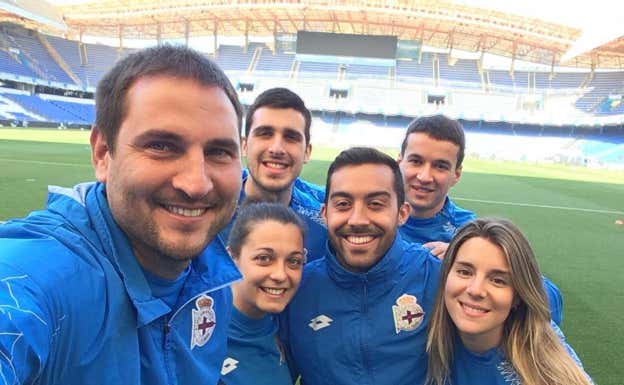 Manu Sánchez, ex entrenador del Dépor Abanca, junto a su cuerpo técnico en Riazor en 2017.  INSTAGRAM: MANU SÁNCHEZ