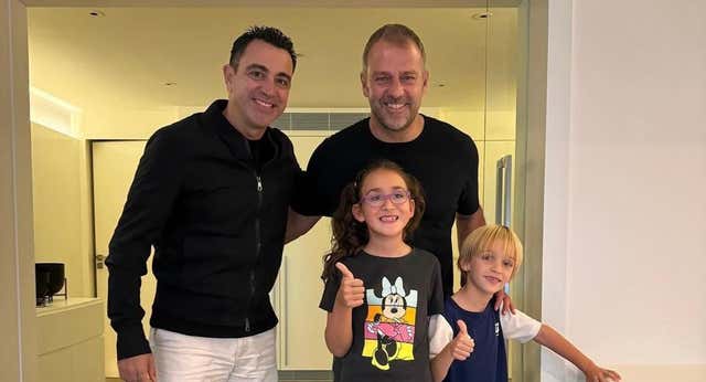 Xavi sorprende con una foto anticonspiraciones con su vecino Hansi Flick