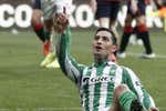 Chimy Ávila cumple la ley del ex y saca de un apuro al Betis