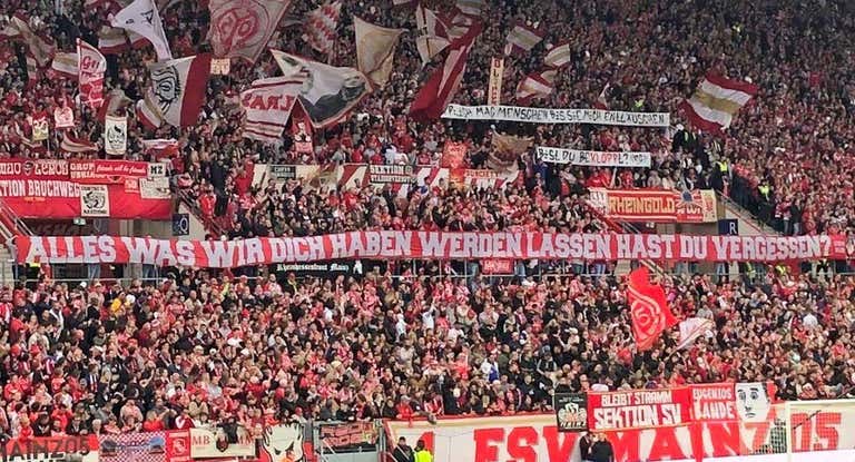 La afición del Mainz, contra Klopp.