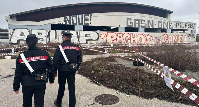 Suciedad, jeringas y criminalidad ocupan la gran joya del rugby italiano 30 años después
