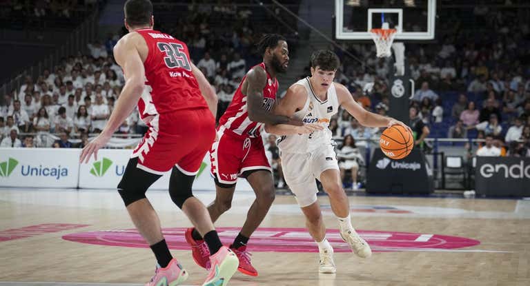 Hugo González, durante el partido ante el Bàsquet Girona.