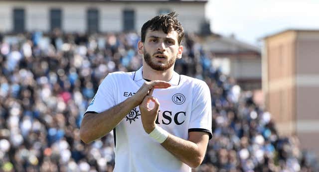 Kvaratskhelia aplica su ley desde el punto de penalti para mantener al Nápoles en lo más alto de la Serie A