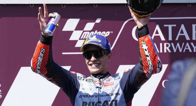 Un problema en la salida, una remontada y un duelo con Jorge Martín le dan la tercera victoria de la temporada a Marc Márquez