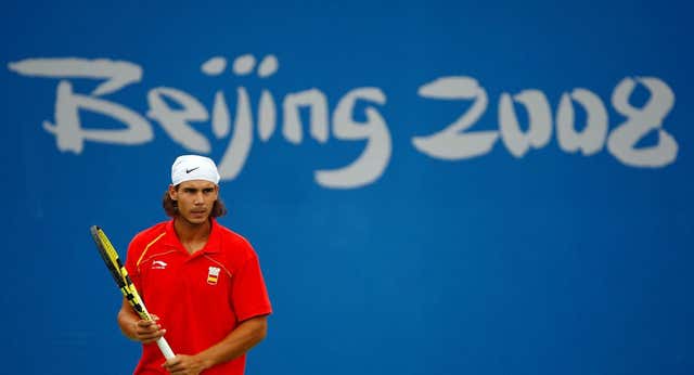 Cuando Rafa Nadal casi comete un error imperdonable en Pekín: «Llegó con gorra, pidió una foto e iba a decirle que no… Era Michael Phelps»