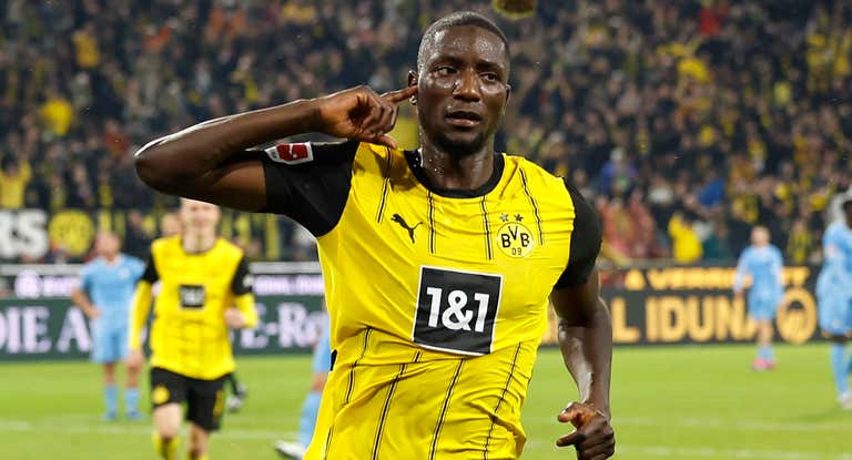 Guirassy celebra un gol con el Borussia Dortmund.