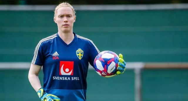 Lindahl explota por la carta conjunta del fútbol femenino: «Deberíamos empezar por oponernos contra el genocidio»