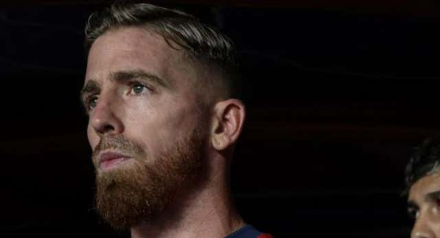 Un “Vamos, chaval” y una tira en el brazo que reflejan la jerarquía de Iker Muniain en San Lorenzo