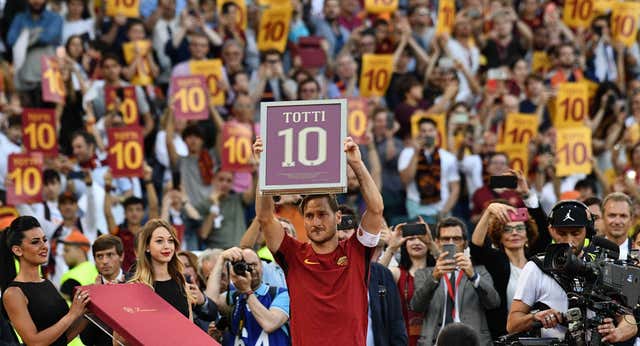 Totti no descarta volver a calzarse las botas: «Sería difícil, pero nunca digas nunca»