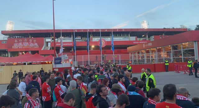 El llamamiento de Míchel  y Stuani surte efecto: ambientazo de Champions en Montilivi