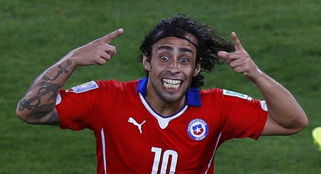 El exfutbolista chileno Jorge Valdivia suma otra acusación de violación y cambia de abogada