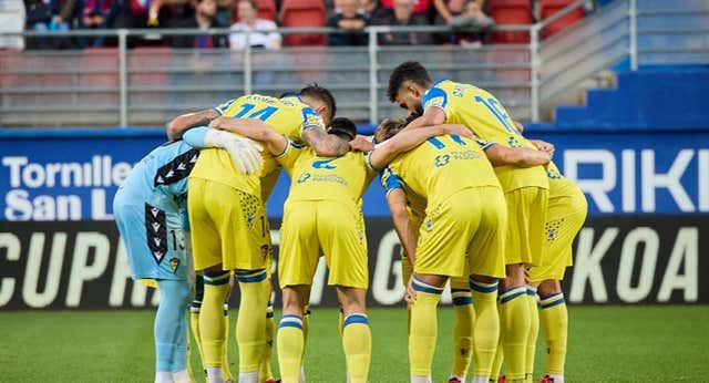 Crisis absoluta del Cádiz: cae en Ipurúa y es antepenúltimo