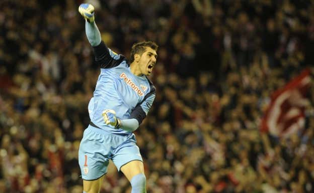 Iraizoz celebra uno de los goles del triunfo del Athletic en semifinales de Europa League 2012. Archivo