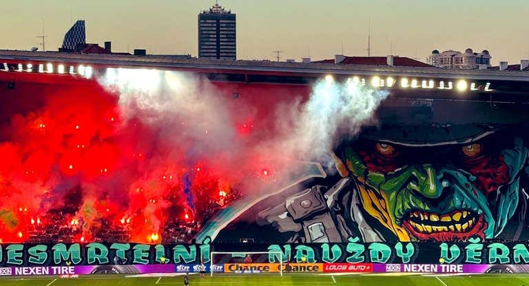 La Tribuna Sever es la principal agrupación de aficionados del Slavia.