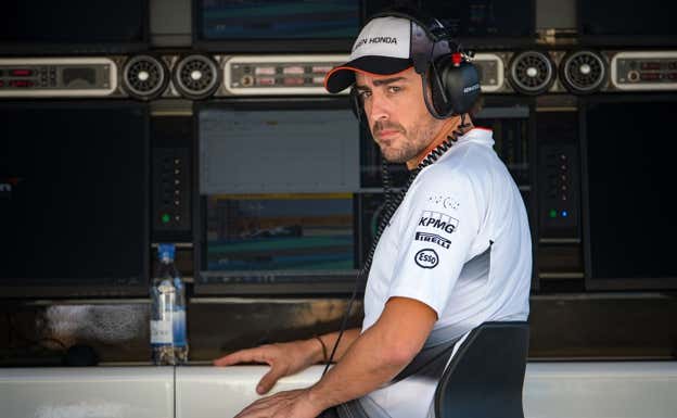 La FIA no dejó pilotar a Alonso en Baréin 2016 por motivos médicos. AFP