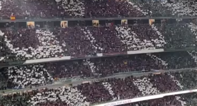 Así recibió el Bernabéu a sus jugadores para El Clásico.