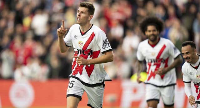 Gumbau dispara al Rayo tras más de 70 minutos con diez y confirma la crisis del Alavés