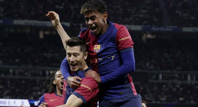 Lewandowski y Lamine le enseñan a Mbappé cómo se reina en un Clásico