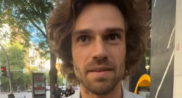 Salimos a la calle para ver entre que jugadores del clásico se queda la gente.