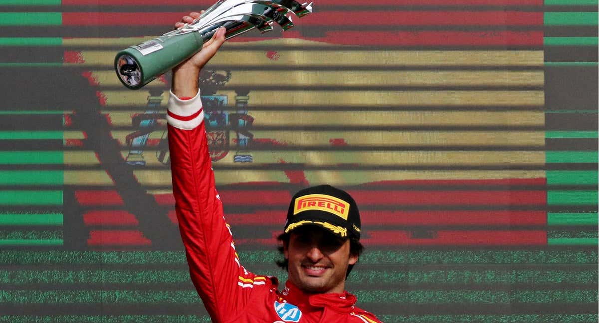 Carlos Sainz, celebrando su victoria en México./REUTERS
