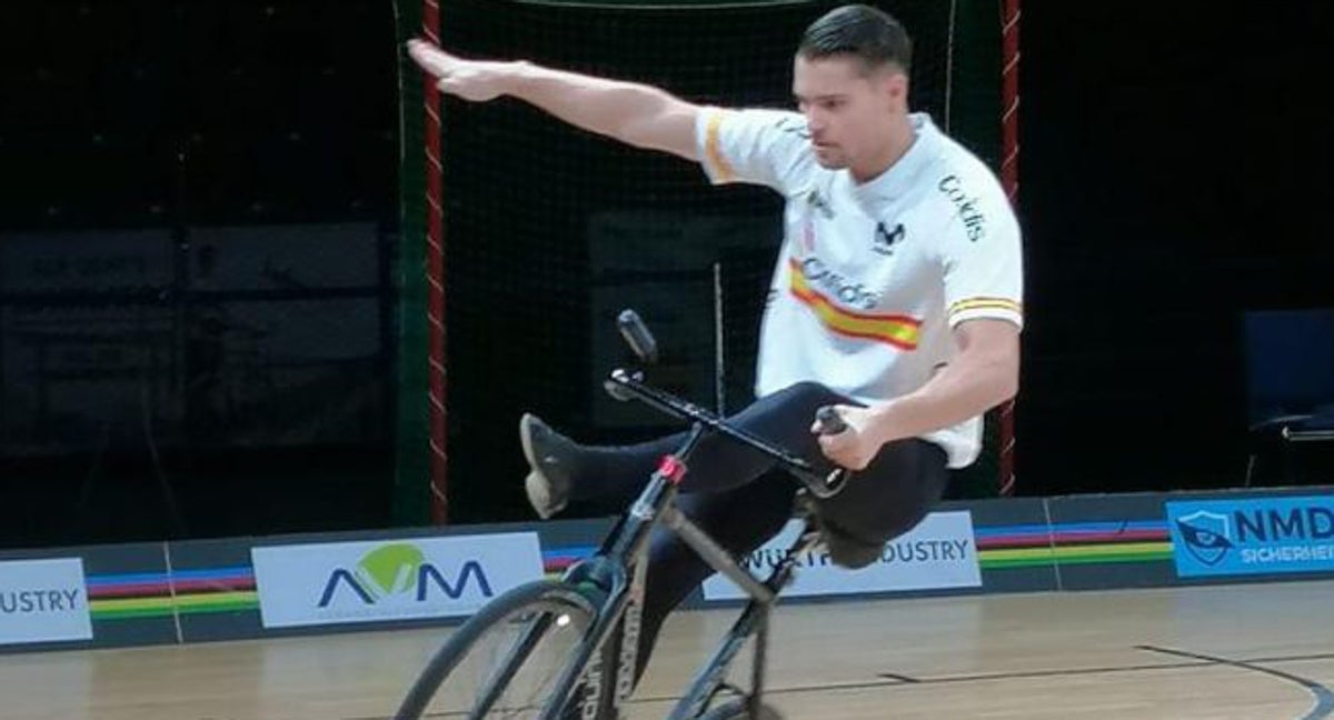Emilio Arellano se proclamó campeón del mundo de ciclismo artístico.